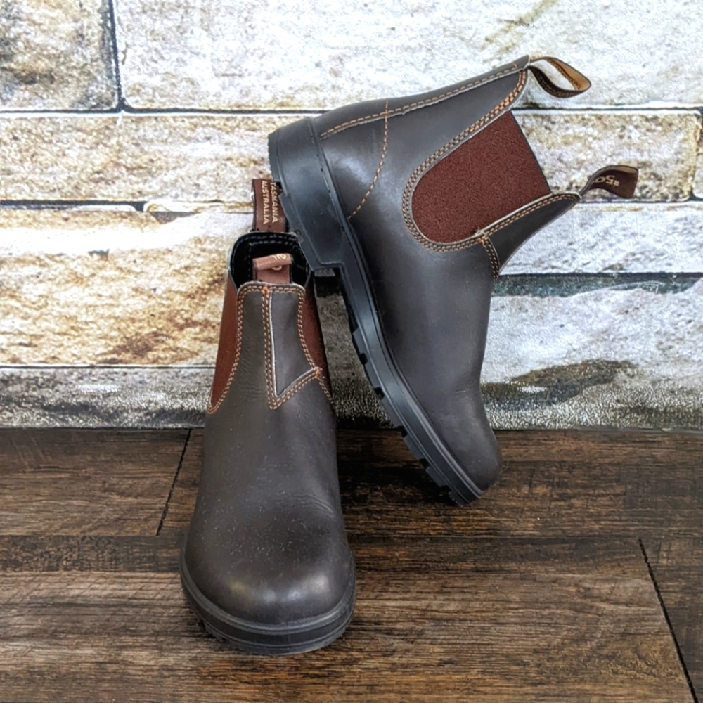 ⚡SOLD⚡NWOB Blundstone 550 Chelsea Boot in Walnut Brown Leather